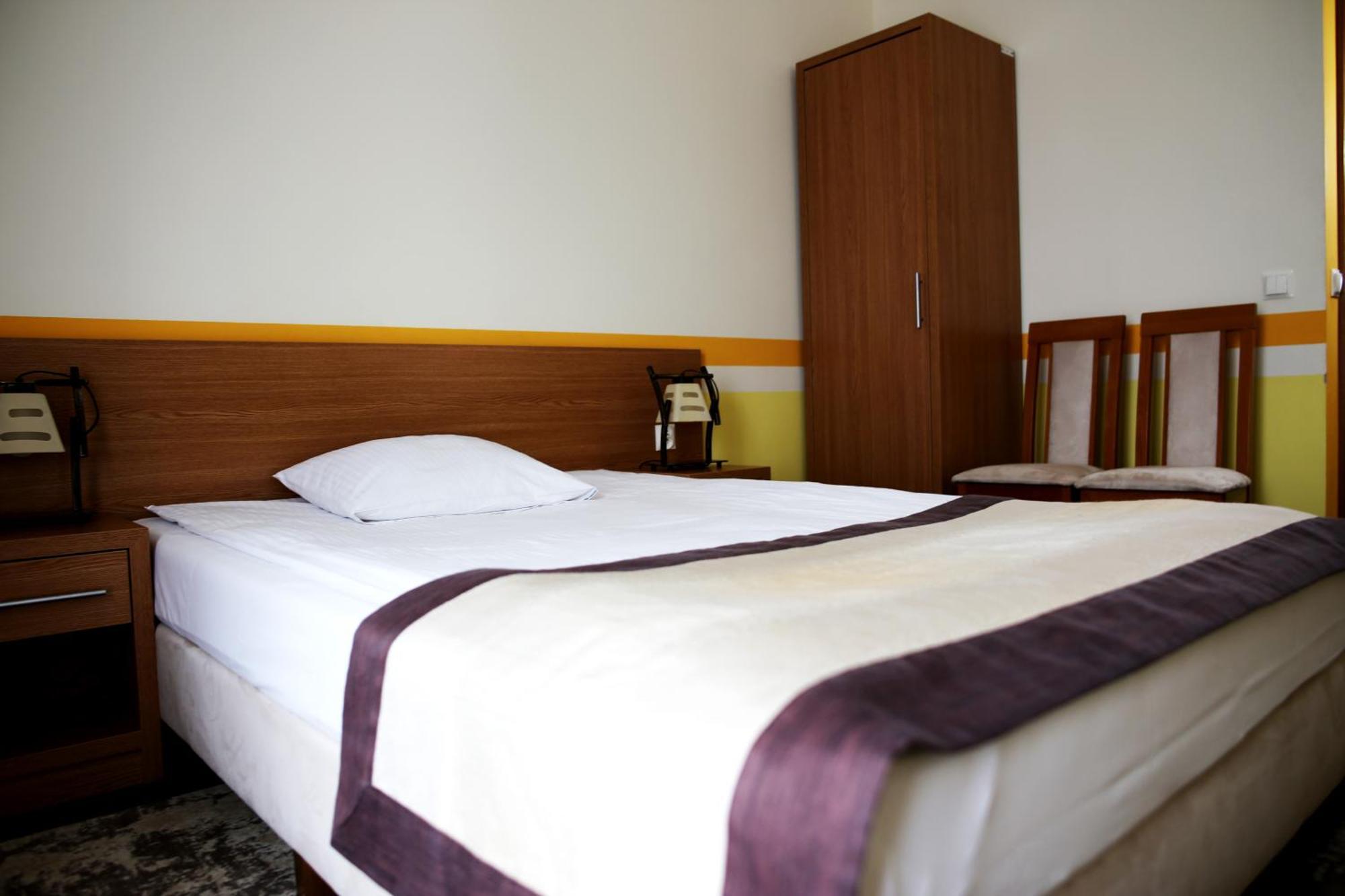 Hotel Folklor Międzyrzec Podlaski Habitación foto